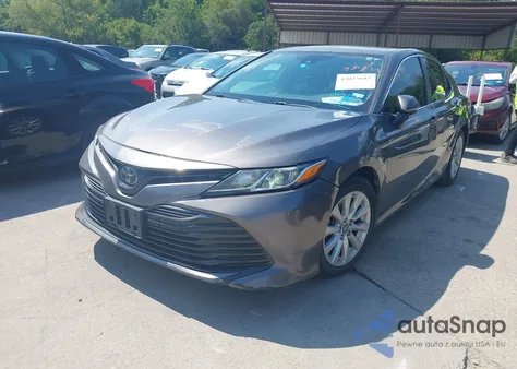 2019 Toyota Camry Le z USA, uszkodzony, nr VIN 4T1B11HK2KU226582